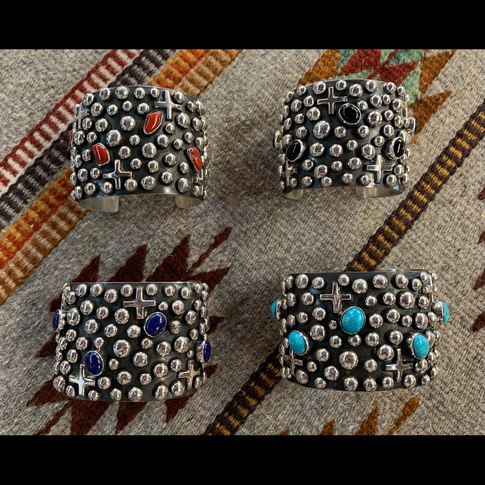 Gorgeous Chimney Butte Cuff bracelet, sold separately (each)❤️❤️❤️ - Picture 4 of 4